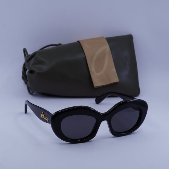 Loewe LW40153I 01A Cat Eye Sunglasses – Shiny Black\\Smoke  display picture 1